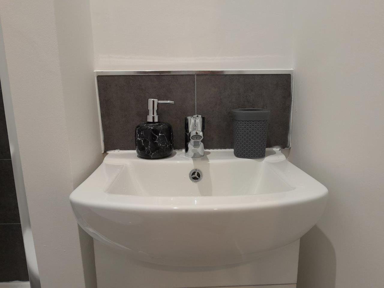 Ashfield New Place Нюкасъл ъндър Лайм Екстериор снимка