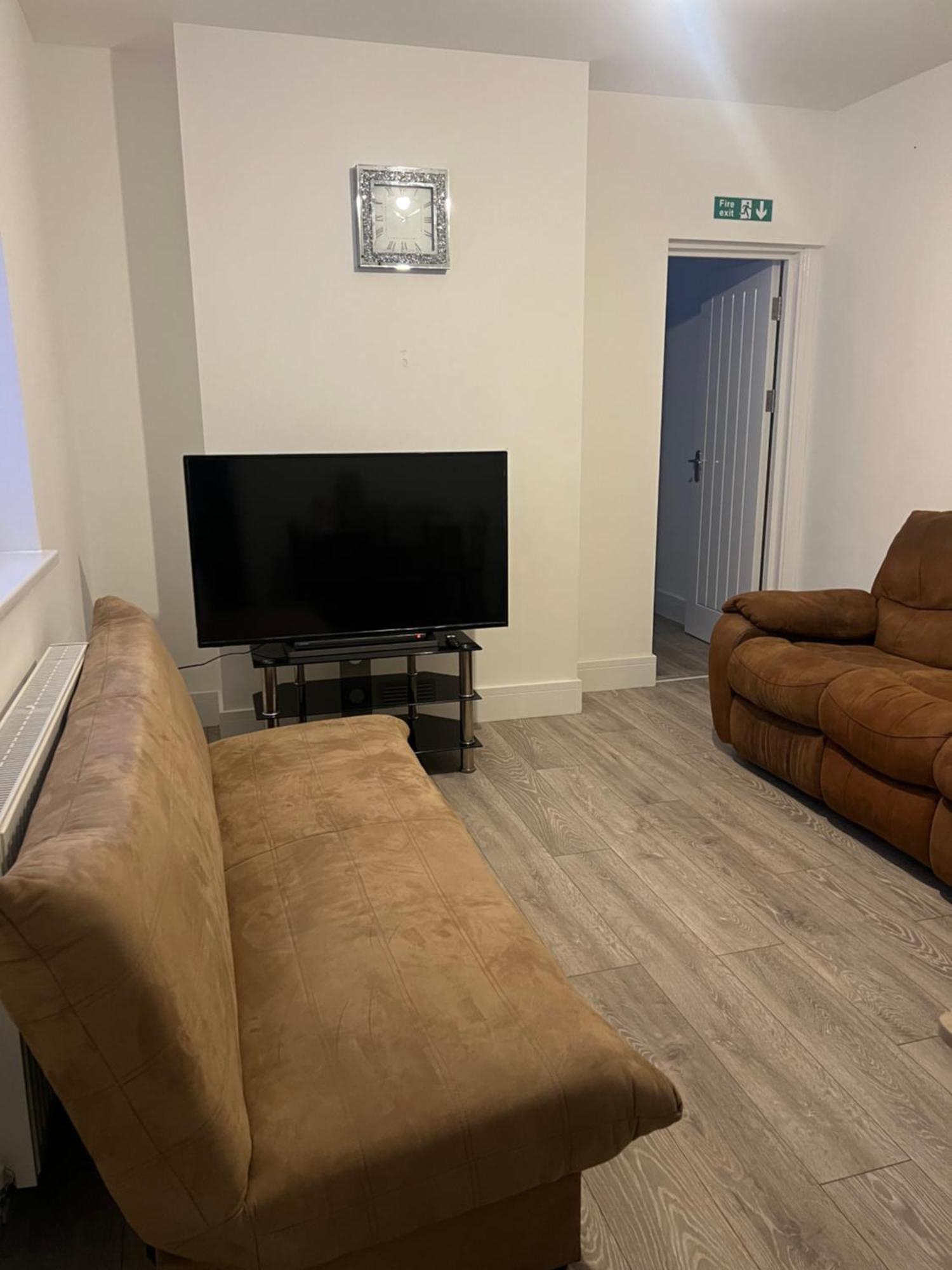Ashfield New Place Нюкасъл ъндър Лайм Екстериор снимка
